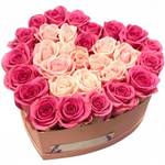 Сердце из 31 розовой и кремовой розы в коробке