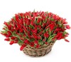 Красные тюльпаны в корзине 
