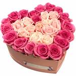 Сердце из 31 розовой и кремовой розы в коробке