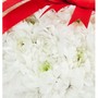 Цветочная композиция из 7 кустовых хризантем и декора «Подаренное сердце»