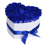 Букет из 51 розы синего цвета в коробке в форме сердечка «Сердце океана»