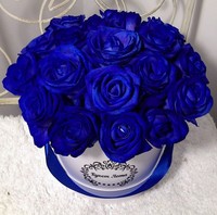 Цветы в шляпной коробке с 19 синими розами «Ночной полёт»